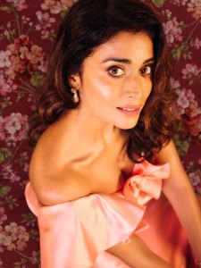 shriya-saran-in-new-ideas-for-party-wear-outfit-photos-014