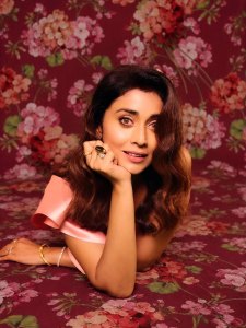 shriya-saran-in-new-ideas-for-party-wear-outfit-photos-015
