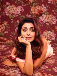 shriya-saran-in-new-ideas-for-party-wear-outfit-photos-016