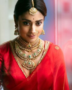shriya-saran-in-red-lehenga-look-photos-005