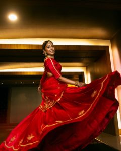 shriya-saran-in-red-lehenga-look-photos-009