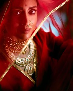 shriya-saran-in-red-lehenga-look-photos-010