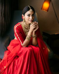 shriya-saran-in-red-lehenga-look-photos