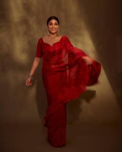 shriya-saran-in-red-saree-photos-003