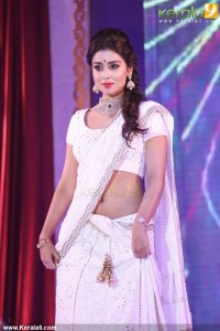shriya-saran-latest-images-00447