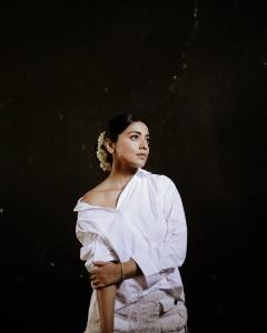 shriya-saran-latest-images-010