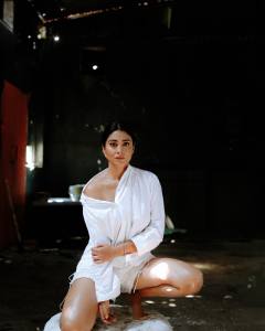 shriya-saran-latest-images-011