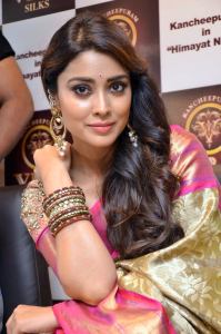 shriya-saran-latest-images-510-00145