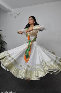 shriya-saran-latest-photos-00273