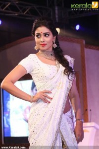 shriya-saran-latest-photos-01934