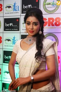 shriya-saran-latest-photos-02829