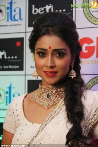 shriya-saran-latest-photos-0309