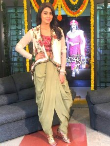 shriya-saran-latest-photos-327-00185