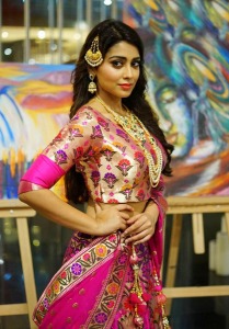 shriya-saran-latest-photos-gallery-098274
