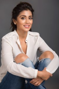 shriya-saran-latest-photoshoot-0931-389