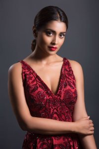 shriya-saran-latest-photoshoot-093199