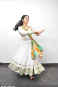 shriya-saran-latest-pics-00348