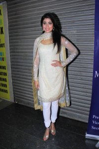 shriya-saran-latest-pics-09932-757