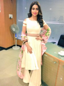 shriya-saran-latest-pics-12313