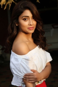 shriya-saran-latest-pics-222-00541