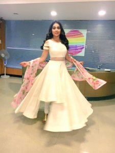 shriya-saran-latest-pictures-35919