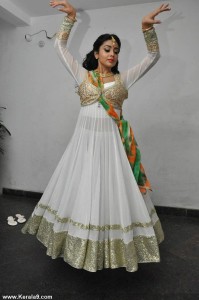 shriya-saran-latest-stills-00384