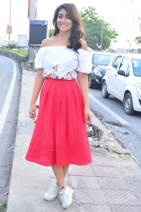 shriya-saran-latest-stills-444-00144