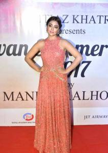 shriya-saran-photos-12053