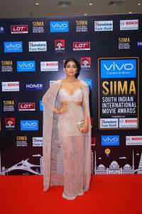 shriya-saran-photos-123-00658