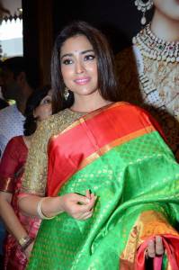 shriya-saran-photos-237-00180