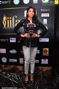 shriya-saran-photos-300-00352