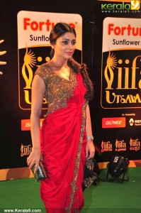 shriya-saran-photos-300-00360