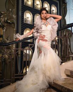 shriya-saran-photos-latest-in-black-outfit-011
