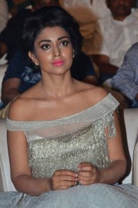 shriya-saran-pics-124-00238