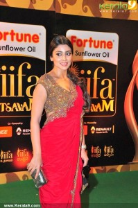 shriya-saran-pics-200-00266