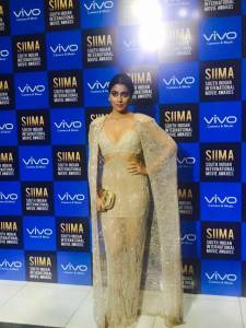 shriya-saran-stills-090-00221