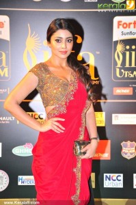 shriya-saran-stills-400-00165