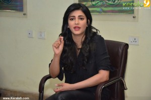 shruthi-hassan-latest-photos-101-0039