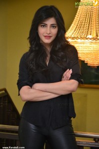 shruthi-hassan-pictures-200-00163