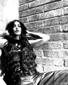 shruti-haasan-black-dress-002