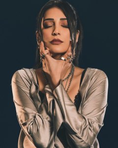 shruti-haasan-in-Metallic-Draped-Maxi-Dress-Layered-Innerwear-Gothic-glam-edgy-fusion-formal-wear-photos-014
