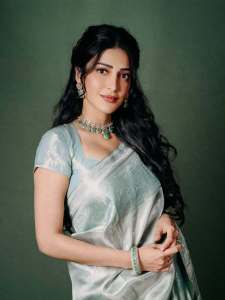 shruti-haasan-in-Pastel-Ice-Blue-or-Minty-Silver-Banarasi-saree-paired-with-a-matching-sweetheart-neckline-blouse-001