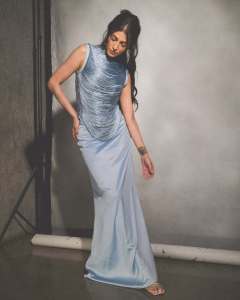 shruti-haasan-in-Powder-Blue-or-Metallic-Sky-Blue-Western-Evening-Gown-Bodycon-Dress-Features-a-high-turtleneck-sleeveless-design-photos-001