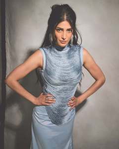 shruti-haasan-in-Powder-Blue-or-Metallic-Sky-Blue-Western-Evening-Gown-Bodycon-Dress-Features-a-high-turtleneck-sleeveless-design-photos-003