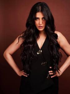 shruti-haasan-in-black-outfit-photos-new-008