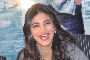 shruti-hassan-latest-photo-gallery78
