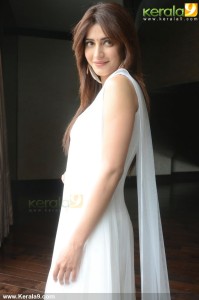 shruti-hassan-latest-pics-00589