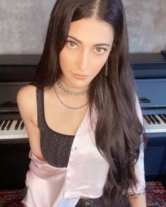 shruti-hassan-new-look-photos-009