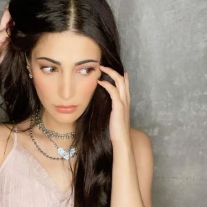 shruti-hassan-new-look-photos-012