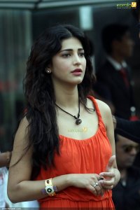 shruti-hassan-new-photos-00286